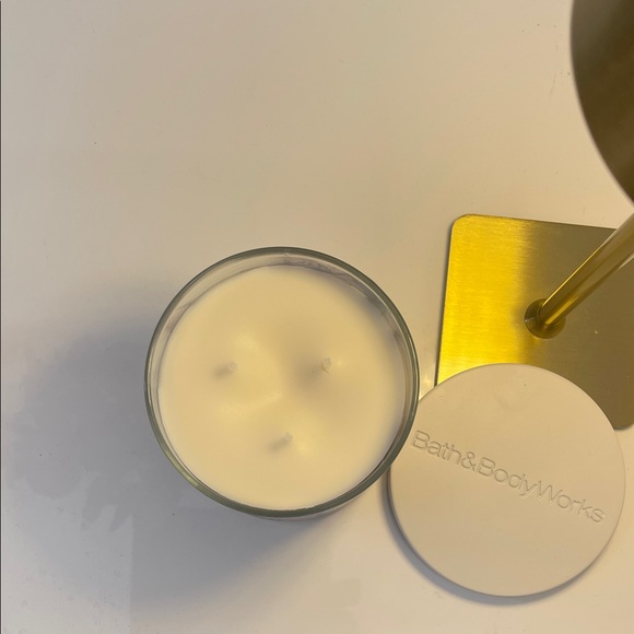 Bath & Body Works Fresh Cut Lilacs Candle - Lavender and White - Picture 2 of 5